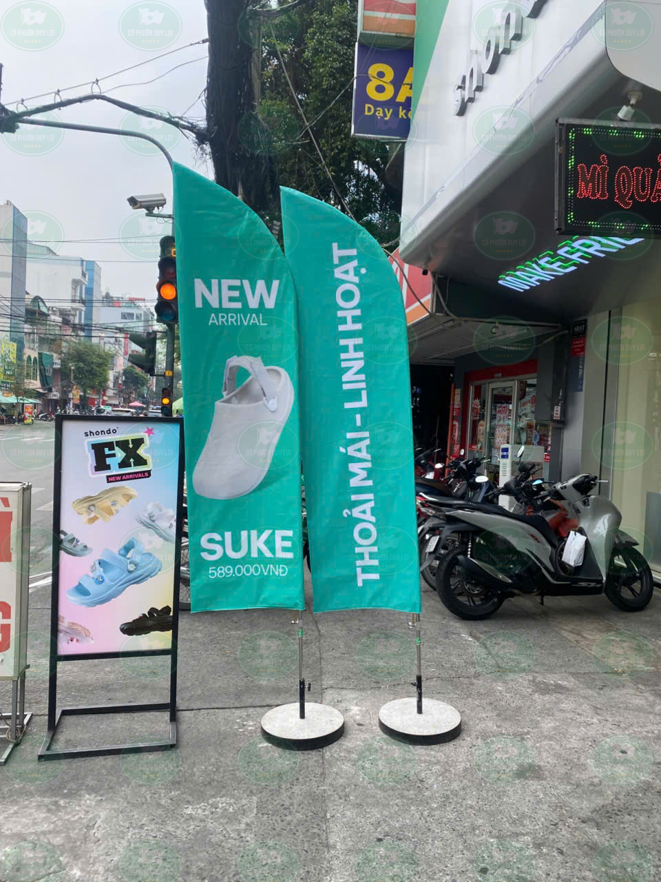 Mẫu cờ phướn cánh buồm - Cửa hàng giày dép