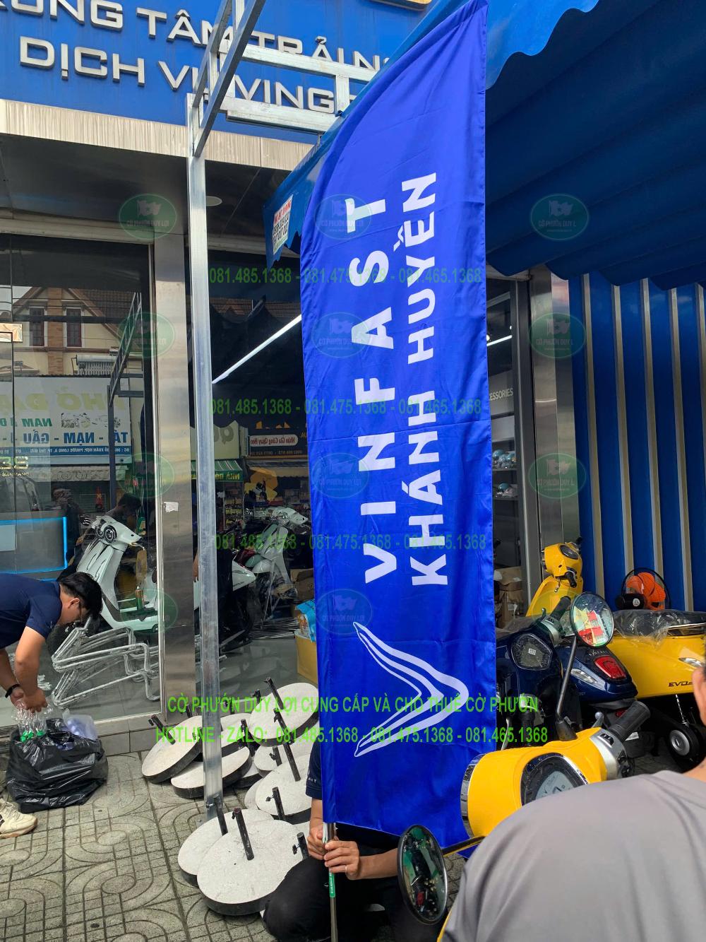 Cờ cánh buồm VinFast với nội dung khai trương