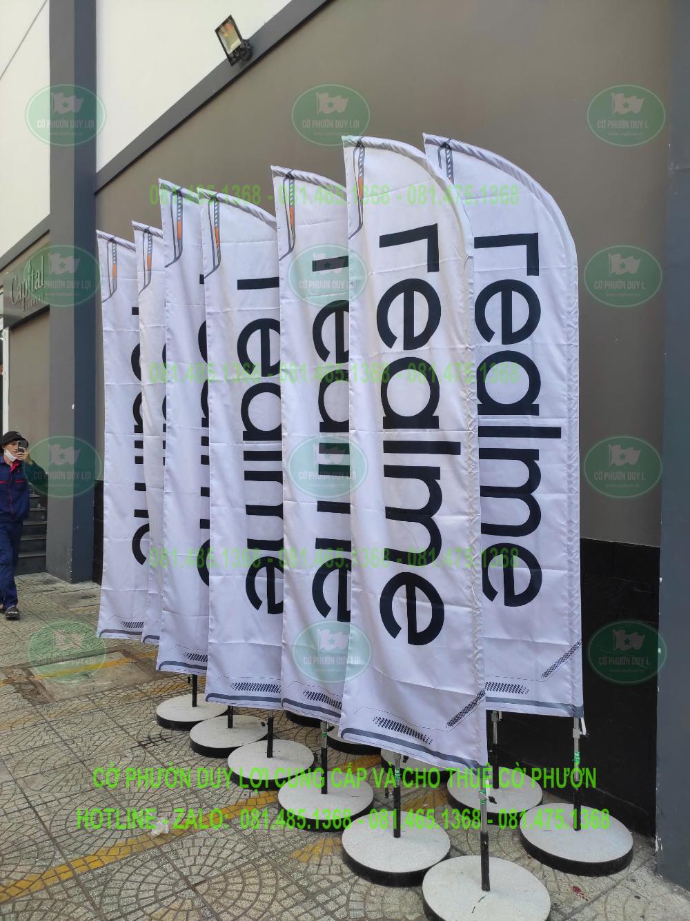 Các bộ cờ realme đồng bộ về màu sắc và bố cục logo