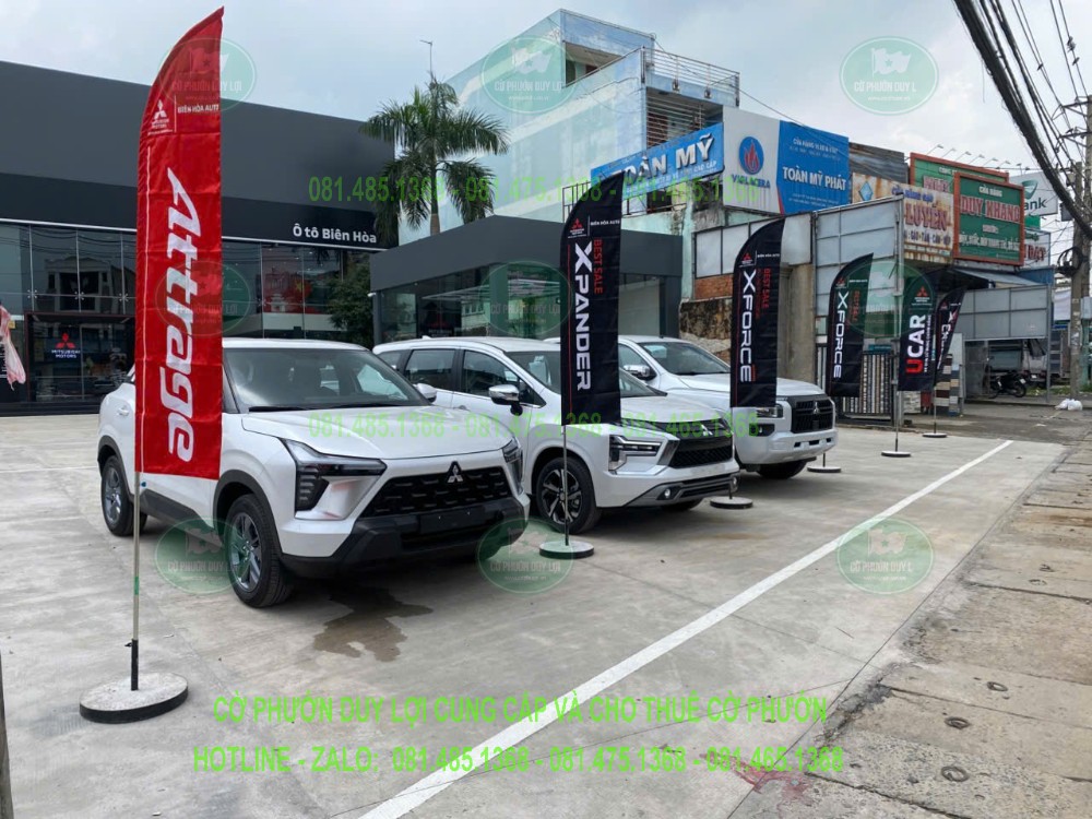Cờ Attrage, Xpander, Xforce và U CAR tại khu trưng bày Biên Hòa Auto
