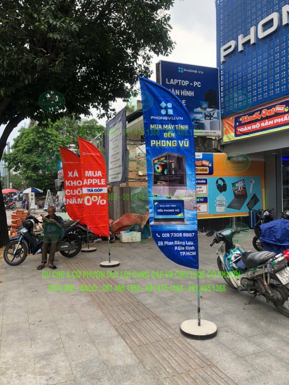 Cờ chương trình laptop PC cùng các mẫu cờ đỏ tại mặt tiền Phong Vũ